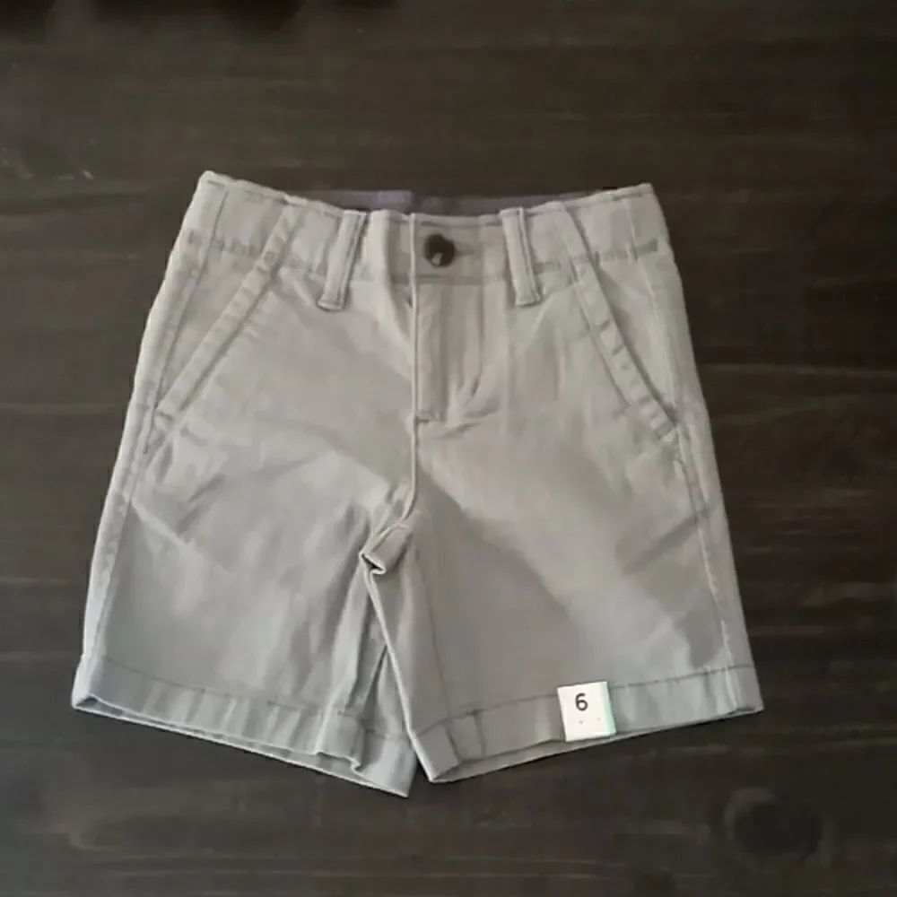 Arizona little boy shorts size 6 with pockets